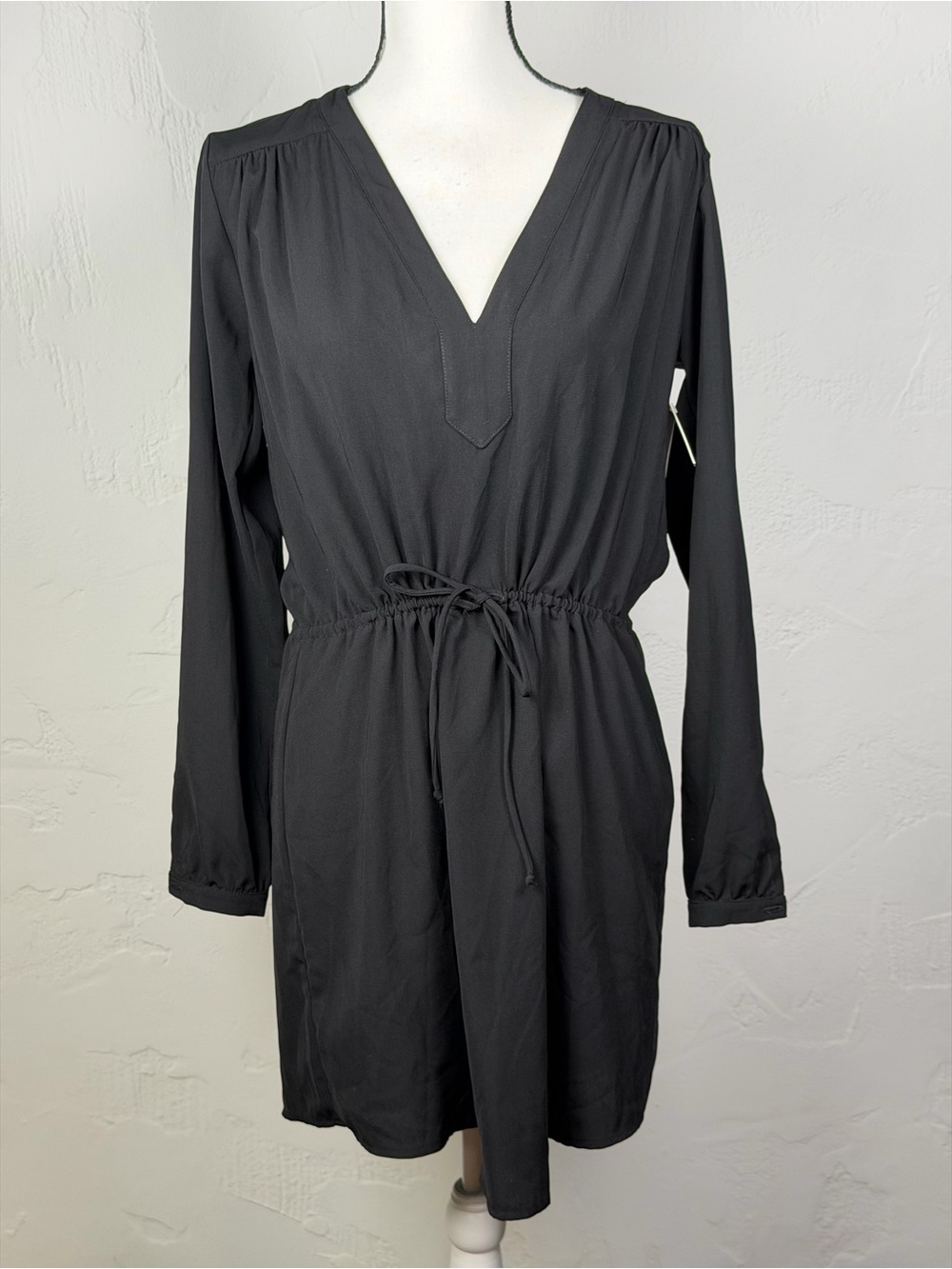Versatile JustFab Black V-Neck Long-Sleeve Drawstring Waist Dress - Medium NWT